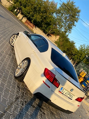 Vând BMW Seria 5 F11 520d, motor 2.0 Diesel, 184 CP, an 2011. - imagine 4