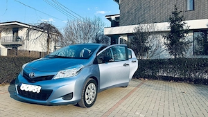 Toyota Yaris 1.3 benzina 2012 - imagine 2