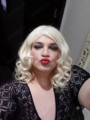 DOLY TRANSS Milf  matura cu sâni plinuța cu forme 