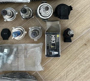 Lot piese auto garaj: Prezoane roți + Becuri halogen H4, HB3, becuri interior/semnalizare - imagine 2
