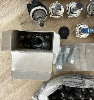 Lot piese auto garaj: Prezoane roți + Becuri halogen H4, HB3, becuri interior/semnalizare - imagine 3