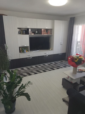 Vând  apartament 3 camere  decomandat 