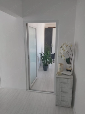 Vând  apartament 3 camere  decomandat  - imagine 9