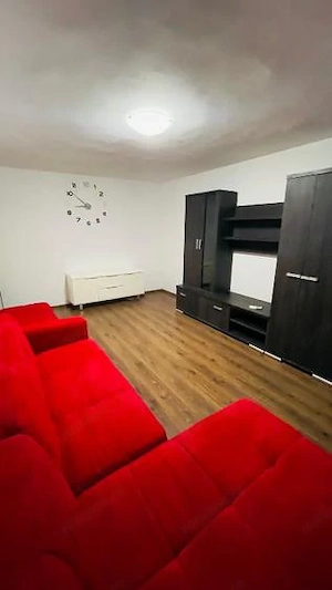 Inchiriez apartament 3 camere zona Soarelui - imagine 2