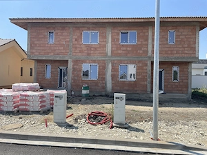 Proprietar,vând jumătate duplex 