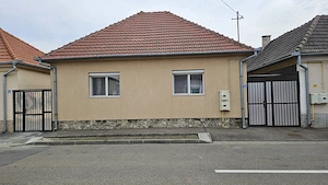 Casa cu 3 dormitoare de inchiriat in zona Iosia(strada Zarandului) 