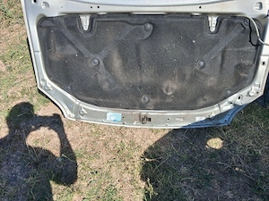 capotă toyota avensis . fara urme de rugina in perfecta stare .pret negociabil - imagine 2