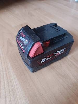 Vând baterie Milwaukee M18 REDLITHIUM 5.0 Ah