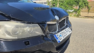 Avariat BMW E90, 320I, 150cp + set de jante cu cauciucuri de iarna. - imagine 4