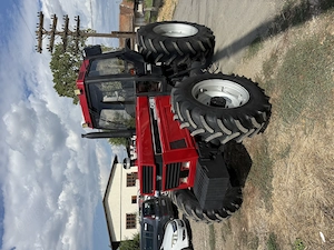 Vand sau schimb tractor Case International 1255 XL