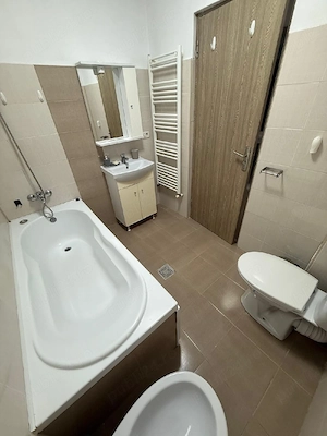 Inchiriez Ap 2 camere 320 euro zona buna, vizavi de Scoala nr 2 - imagine 7