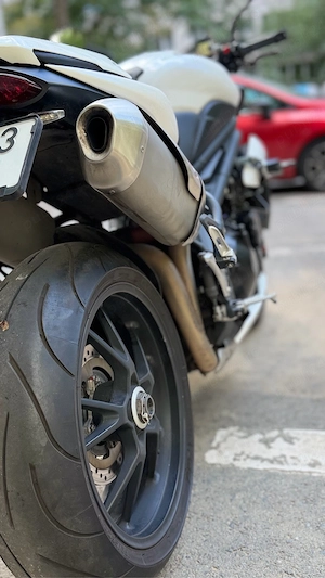 Triumph Speed Triple 1050 ABS - 2012 - imagine 4
