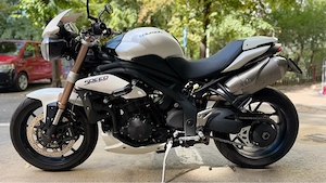 Triumph Speed Triple 1050 ABS - 2012 - imagine 2