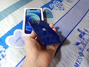 schimb iPhone 12 (cutie, impecabil) 78% - mai am și iphone 11 și motorola g24