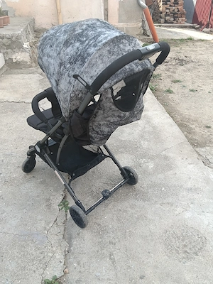 Cărucior tip troler