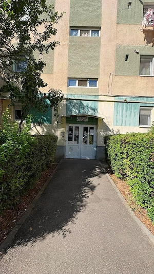 Apartament cu 3 camere parter