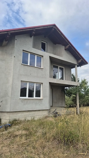 Oportunitate unică în Negrești-Oaș! Casă D+P+E la gri cu 4.672 mp teren și TOATE utilitățile  - imagine 2