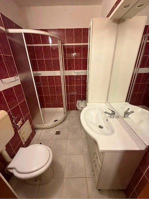 De închiriat apartament cu 2 camere, spațios și complet mobilat, situat la etajul 10 într-o zonă exc - imagine 2