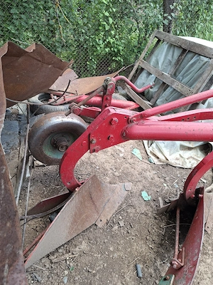vand plug pentru  tractor