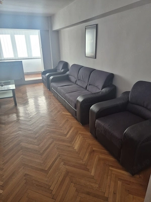 Închiriez apartament cu 3 camere - imagine 2