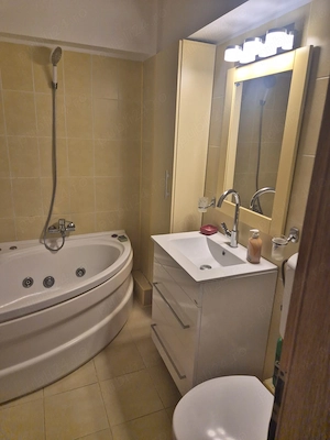 Închiriez apartament cu 3 camere - imagine 6