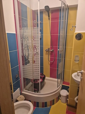 Închiriez apartament cu 3 camere - imagine 9