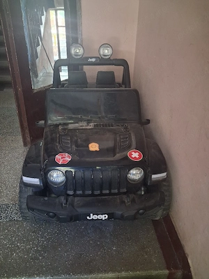 Mașinuța copii Jeep 