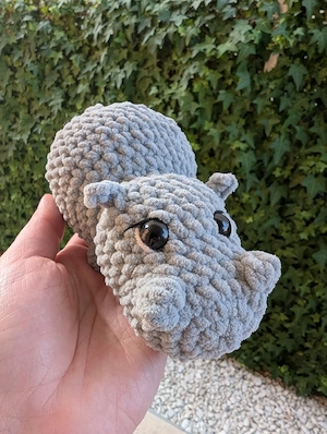 Jucărie croșetată handmade - hipopotam gri