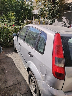 Vând ford fiesta 