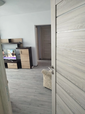 Vand apartament 2 camere ,zona Lebada - imagine 8