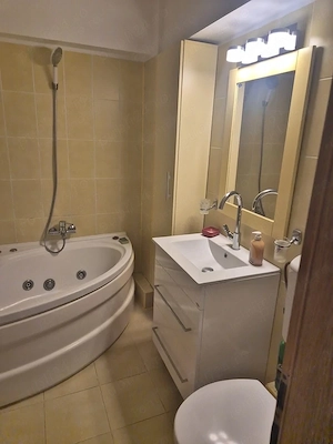 Închiriez apartament cu 3 camere - imagine 6