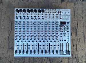 Behringer Eurorack UB2222FX-PRO mixer pasiv
