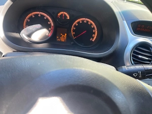 Vând Opel Corsa 2014 ( benzină )ideală pentru oraș ,kilometri reali !!!