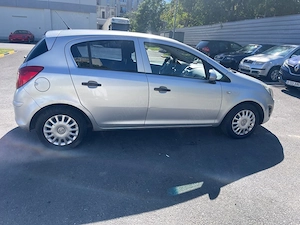 Vând Opel Corsa 2014 ( benzină )ideală pentru oraș ,kilometri reali !!! - imagine 2
