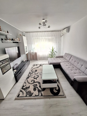 Vanzare apartament 3 camere , Piata Centrala
