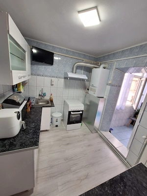 Vanzare apartament 3 camere , Piata Centrala - imagine 6