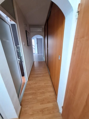 Vanzare apartament 3 camere , Piata Centrala - imagine 10