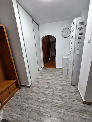 Vanzare apartament 3 camere , Piata Centrala - imagine 9
