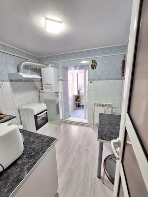 Vanzare apartament 3 camere , Piata Centrala - imagine 8