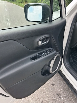 Proprietar Jeep Renegade  - imagine 5