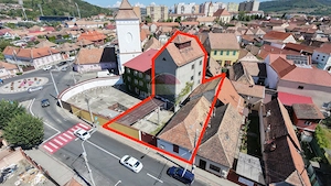 Cladire in zona centrală Mediaș - 363 mp construiți , curte 325mp - imagine 3
