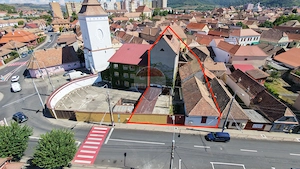 Cladire in zona centrală Mediaș - 363 mp construiți , curte 325mp - imagine 2