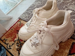 adidași zara