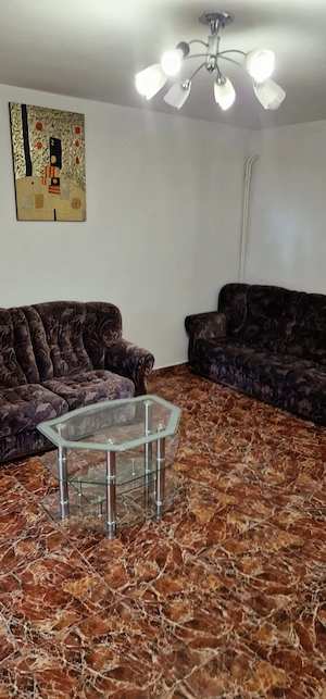 Închiriez apartament 4 camere - zona Confecții 