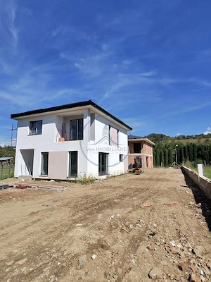 🏡 Proiect nou de case moderne P+1 – la doar 2 minute de Năsăud