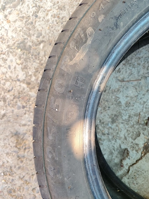 Vând anvelope de vară reșapate Radburg225/50/17 foarte puțin utilizate 50 Ron buc,4 buc.