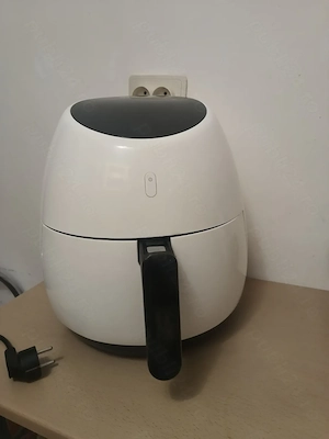 Airfryer  Friteuza aer cald Heinner  SnowDrop HAF-B2000WH, termostat max 200 C, puternic 2000W,