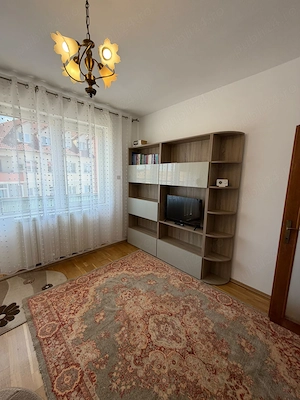 Persona fizică închiriez apartament 2 cam. Ştrand, etaj 4 5 cu lift, terasă generoasă, contract ANAF