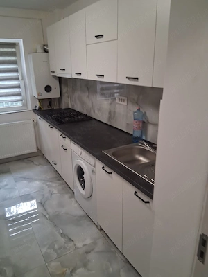 De inchiriat - Garsoniera confort 1 - Parter - Renovata - Mobila noua - Centru Buhusi - imagine 2