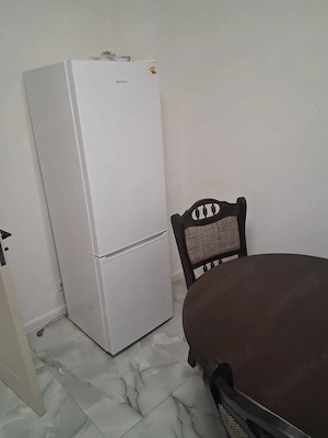 De inchiriat - Garsoniera confort 1 - Parter - Renovata - Mobila noua - Centru Buhusi - imagine 3